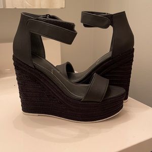 Kendall & Kylie Platform Wedge 6.5